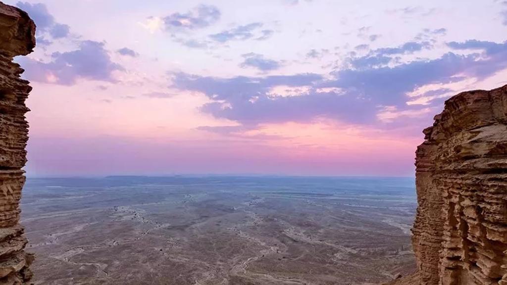 Private Edge of The World Tour in Riyadh: Sunrise